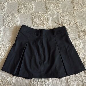 Aritzia black pleated skirt with belt loops